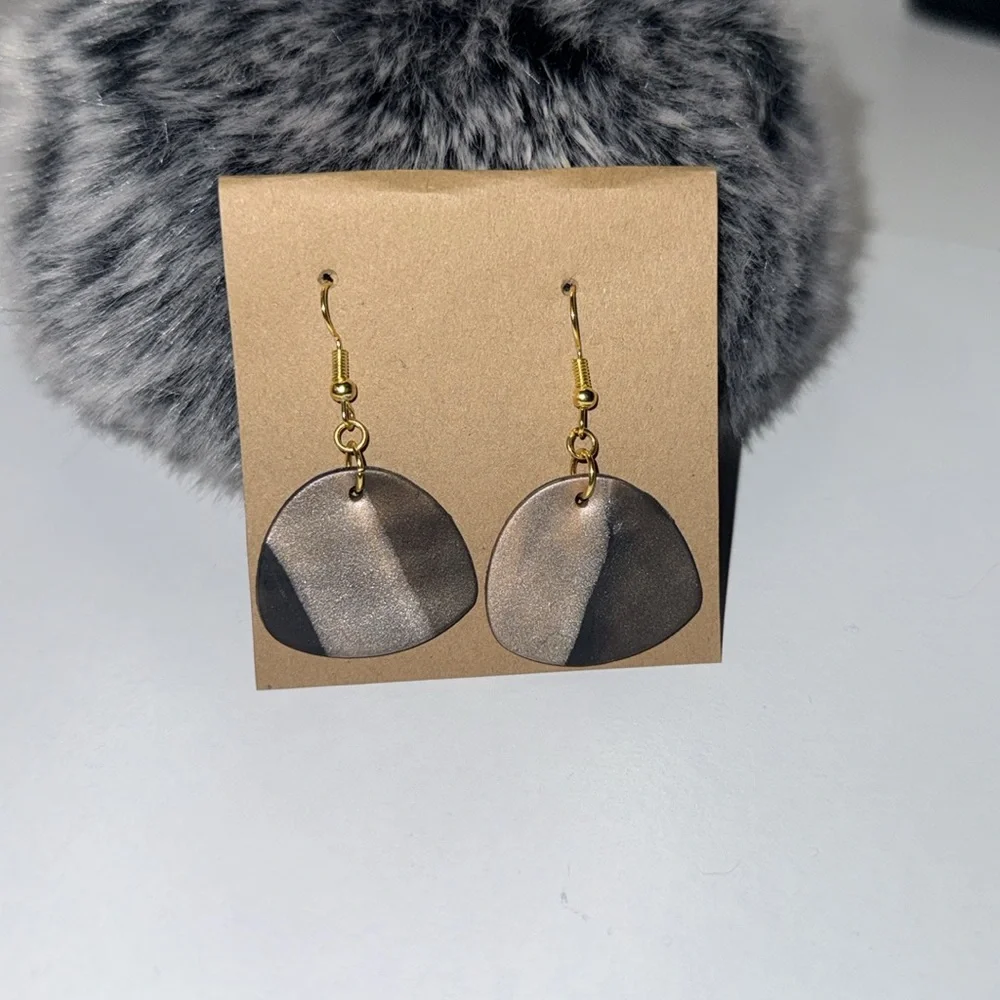Polymer clay earrings 🖤
